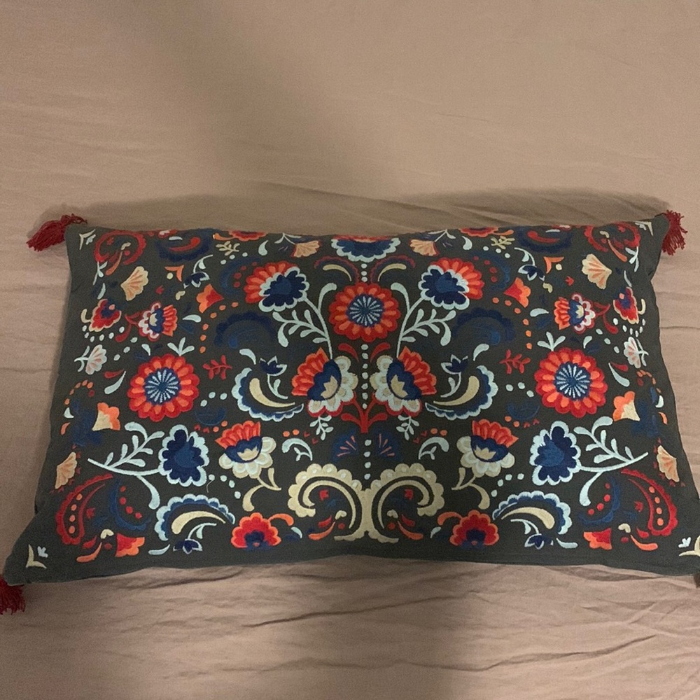 Throw pillow